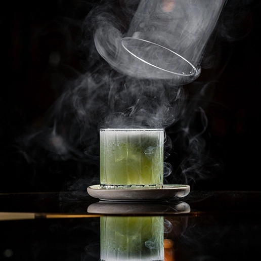 Cocktail vert fumant au restaurant Dans le Noir ?