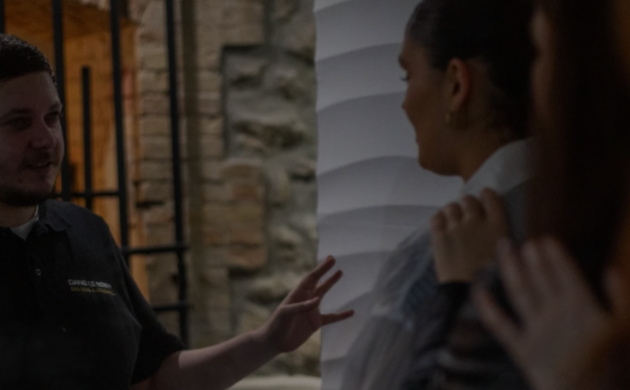 Groupe d’entreprise en file indienne pour un team building à Toulouse